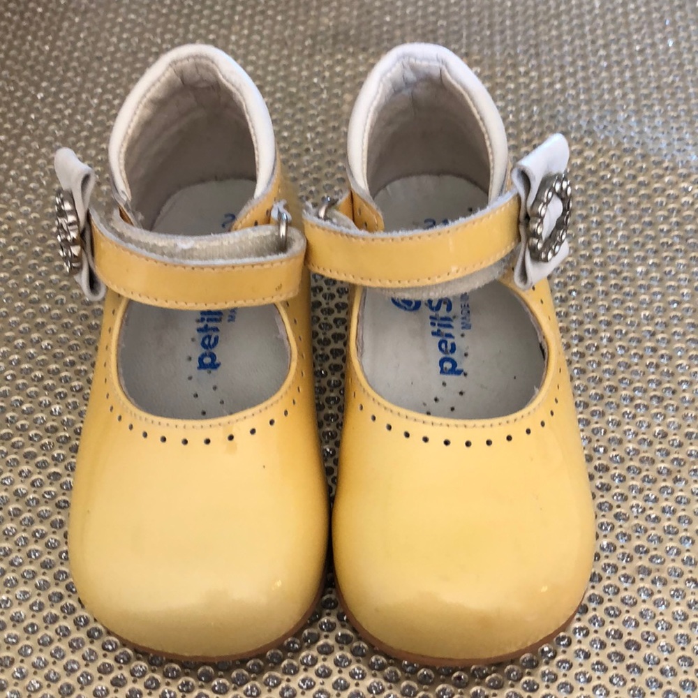 Petit shoes yellow and white